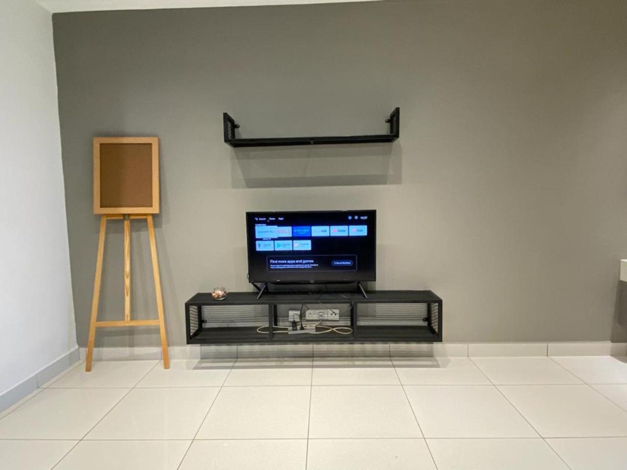 Arte Mont Kiara Kuala Lumpur Exterior foto A television set